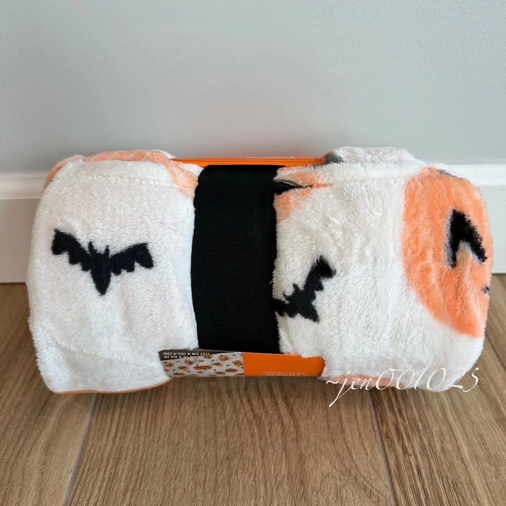 Halloween Pumpkin Plush Throw Blanket - Hyde & EEK!